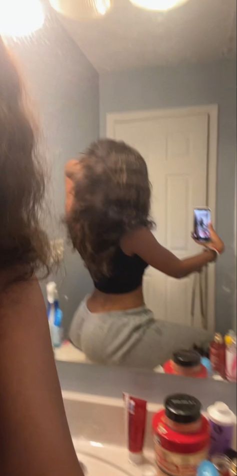 Mirror Selfie Body Poses No Face, Bathroom Pic Ideas Instagram, Back Arching Pose Snap, Arch Mirror Pic, Arch Pics Light Skin, Faceless Fit Pics, Catfish Mirror Pics, Arch Pic Mirror Selfie, Fake Insta Pics Faceless