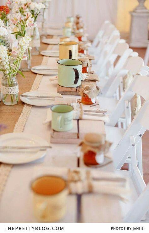 Heritage Day Decor South Africa, South Africa Party, Farmers Kitchen, Karoo Wedding, African Dinner, South African Decor, South Africa Wedding, African Christmas, Mismatched Chairs