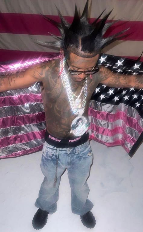 Lil Uzi Vert Outfit from April 6, 2023 | WHAT’S ON THE STAR? Rapper Wallpaper Iphone, 2013 Swag Era, Rap Aesthetic, Lil Uzi, Lil Uzi Vert, Foto Ideas Instagram, Concert Outfit, Rappers, Blue Jeans