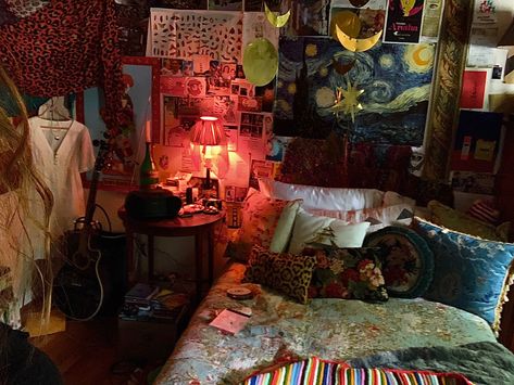 Room With Big Bed, Everything Now, Hippy Room, Grunge Room, Aesthetic Rooms, Pretty Room, Dreamy Room, Dream Room Inspiration, Room Makeover Inspiration