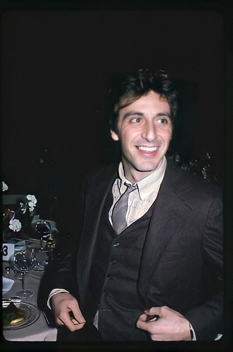 Young Al Pacino Wallpaper, Al Pacino Young Pictures, Al Pacino Aesthetic, Al Pacino Wallpaper, Al Pacino 70s, Sigma Males, Young Al Pacino, Michael Corleone, Hot Dads