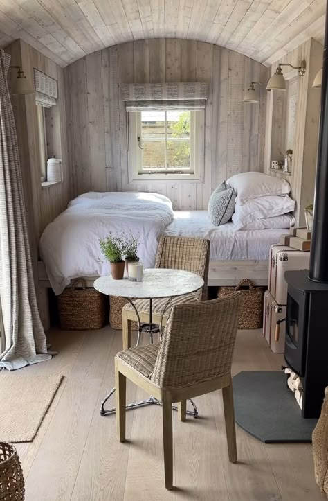 Shepherd Hut, Shepherd Huts, Cotswolds Cottage, Shepherds Hut, Casa Container, Tiny House Interior, Tiny House Cabin, Tiny House Living, Spare Room