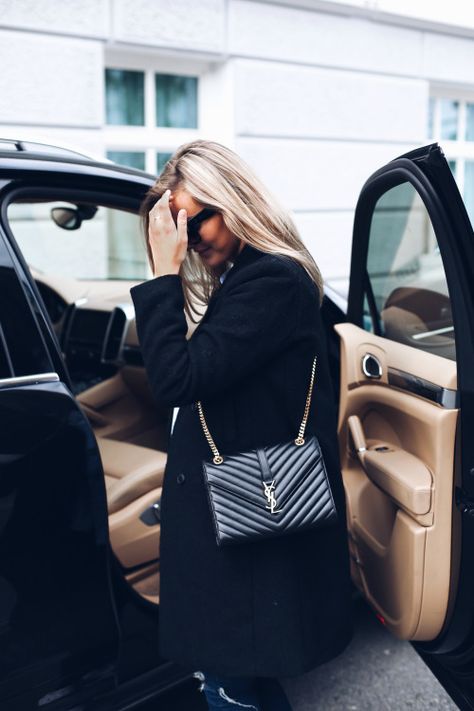 saint laurent purse Sac Yves Saint Laurent, Street Style Bags, Bag Outfit, Looks Street Style, Chloe Bag, Mode Inspo, Prada Handbags, Saint Laurent Bag, Fashion Mode