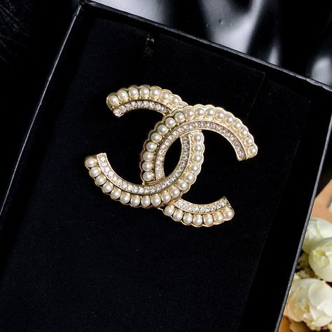 Chanel Perfume Bottle, Designer Brooch, Chanel Pearl, Chanel Brooch, Chanel Pearls, Chanel Perfume, Button Bracelet, Chanel Accessories, Pearl Leather