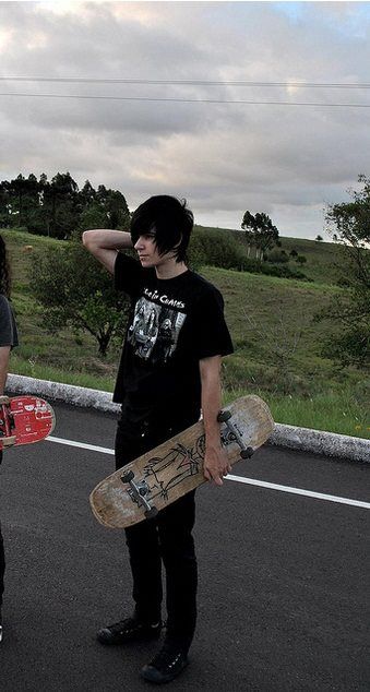 If a guy can skate, and looks like this....then I probably have no chance with… Emo Scene Boys, Cute Emo Couples, Scene Guys, Cute Emo Guys, Emo Couples, Emo People, Emo Love, Scene Boys, Foto Top