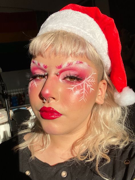 Christmas Makeup Alternative, Alternative Christmas Makeup, Christmas Drag Makeup, Christmas Hair And Makeup, Christmas Fairy Makeup, Grunge Christmas Makeup, Christmas Alt Makeup, Crazy Christmas Makeup, Emo Christmas Makeup