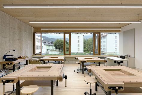 Gallery of School Complex Gloggnitz / Dietmar Feichtinger Architectes - 18 Future School Design, Classroom Lighting Ideas, Classroom Lights, Classroom Architecture, Square Floor Plans, Architecture Schools, School Of Arts, Space Icons, Sky City