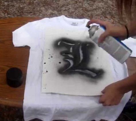 Dyed Shirt Ideas, Spray Paint Hoodie Diy, Y2k Spray Paint Shirt, Airbrush Designs Ideas, Spray Paint On Clothes, Spray Paint T Shirt, Spray Painted Shirt, Spray Painted Clothes, Spray Paint Pants