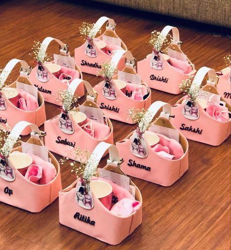 Bridesmaid Hamper Ideas Indian, Bridesmaid Hamper Ideas, Bridesmaid Hamper, Cute Bridesmaids Gifts, Hamper Ideas, Indian Wedding Favors, Gender Reveal Gifts, Marriage Decoration, Baby Gift Hampers