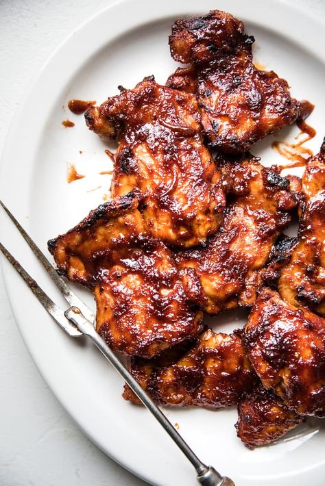 A simple, quick homemade BBQ sauce is the secret to this oven-baked BBQ chicken thigh recipe. It cooks to sticky, sweet-savory perfection and makes them as deletable as they are easy. Bbq Boneless Chicken Thighs, Bbq Chicken Sides, Baked Bbq Chicken Thighs, Baked Bbq Chicken Recipes, Chicken Thighs In Oven, Oven Baked Bbq Chicken, Chicken Thigh Recipe, Easy Bbq Chicken, Bbq Chicken Thighs