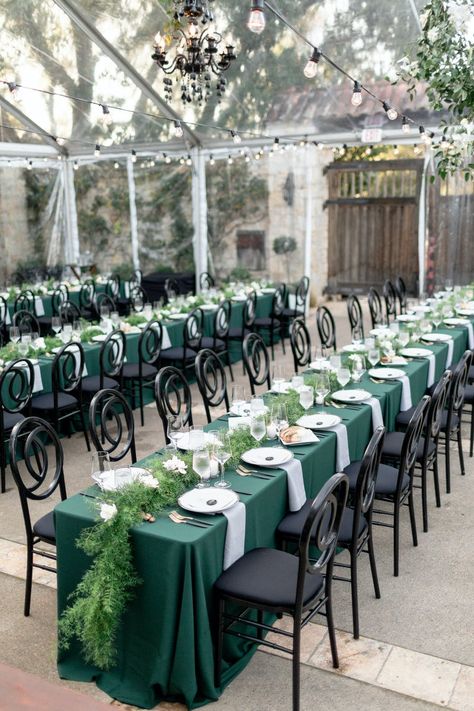 Velvet Napkins, Emerald Wedding Colors, Emerald Green Wedding Theme, Hunter Green Wedding, Green Wedding Decorations, Forest Green Wedding, Napkin Wedding, Green Napkins, Green Themed Wedding