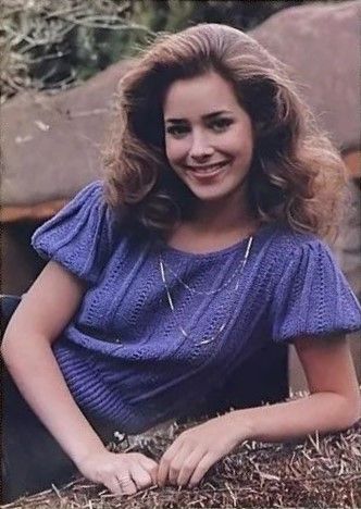 80s Female Movie Characters, Claudia Wells Back To The Future, Claudia From Interview With The Vampire, Claudia Wells, Funny Movie Clips, Claudia Interview With The Vampire, Interview With The Vampire 1994 Claudia, Phoebe Cates, Girls Wallpaper