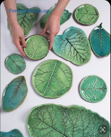 Pottery Leaves, Dishes Design, Ceramica Ideas, Itsekovettuva Savi, Student Info, Pottery Inspo, Pottery Handbuilding, Keramik Design, Art Activity