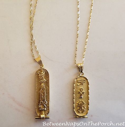 Egypt Souvenirs, Egypt Inspiration, Egypt Necklace, Cartouche Necklace, Egypt Trip, Egypt Jewelry, Pretty Jewelry Necklaces, Buying Gold, Egyptian Hieroglyphics