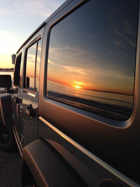 Beach, sunset and a Jeep. What more can you ask for? Dancer In The Dark, Car Pic, White Jeep, Car Concept, Chase Atlantic, Apartment Layout, Sitting Poses, Summer Wallpaper, Summer Dream