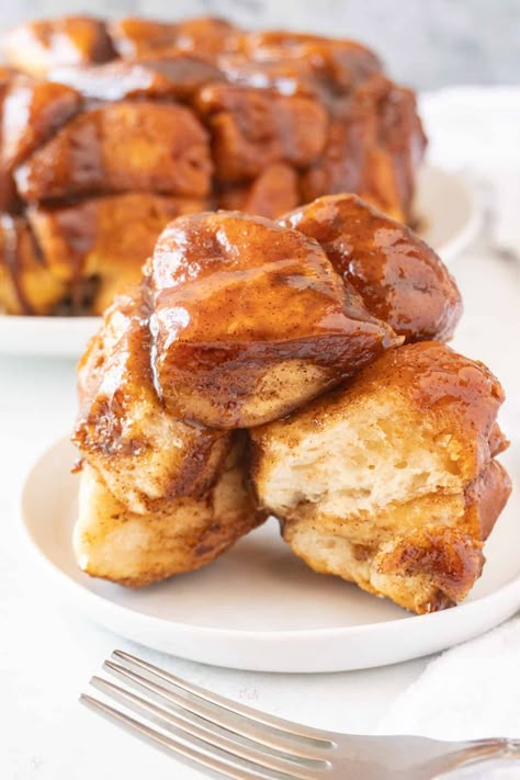 The BEST Cinnamon Pull Apart - Easy, Saucy, Delicious Sticky Pull Apart Bread, Cinnamon Pull Apart Bread With Biscuits, Cinnamon Knots Recipes, Southern Snacks, Pull Apart Sweet Bread, Pull Apart Cinnamon Bread, Easy Hot Cross Buns Recipe, Easy Hot Cross Buns, Cinnamon Sugar Pull Apart Bread