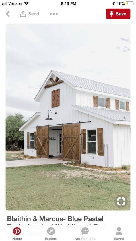 Farmhouse Shop Ideas, Old Farmhouse Interior Living Room, Big White House Farmhouse, Beautiful Ranch Homes, House Design Cozy, Country House Ideas, House On A Farm, Five Oaks Farm, Modern Farmhouse Exterior Design