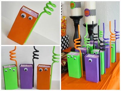 Directions for making monster/alien juice box covers for your next party. Halloween Juice Box, Monster Juice, Make Your Own Monster, Halloween Juice, Monster Alien, Imprimibles Halloween, Halloween School Treats, Halloween Class Party, School Halloween Party