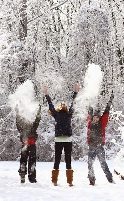 Winter Photography Family, Christmas Photos Snow, Snow Family Pictures, Photo Ski, Yellow Cape Cod, Playing In Snow, Winter Family Photography, Winter Family Pictures, Snow Pics