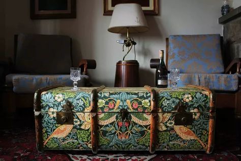 Steamer Trunk Coffee Table, Vintage Steamer Trunk, Trunk Coffee Table, William Morris Wallpaper, Chest Storage, Style Salon, Morris Wallpapers, Coffee Table Trunk, Living Room Styles