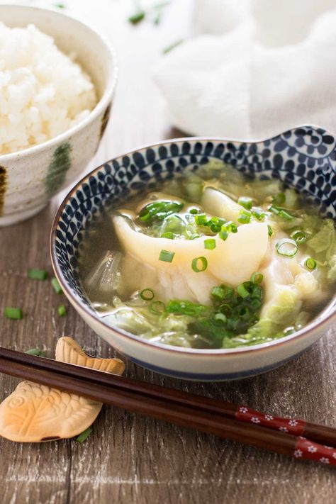 Gyoza Soup Recipe, Gyoza Soup, Gyoza Wrappers, Fried Gyoza, Japanese Soup, Mapo Tofu, Asian Soup, Dumpling Recipe, Food Categories