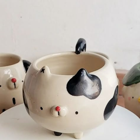 Animal Pinch Pots Ceramics, Kawaii Pottery Ideas, Animal Pinch Pot Ideas, Cat Pinch Pot, Pinch Ceramics Ideas, Pinch Pots Ideas, Pinch Pot Animals, Pinch Pot Mug, Pinch Pot Ideas