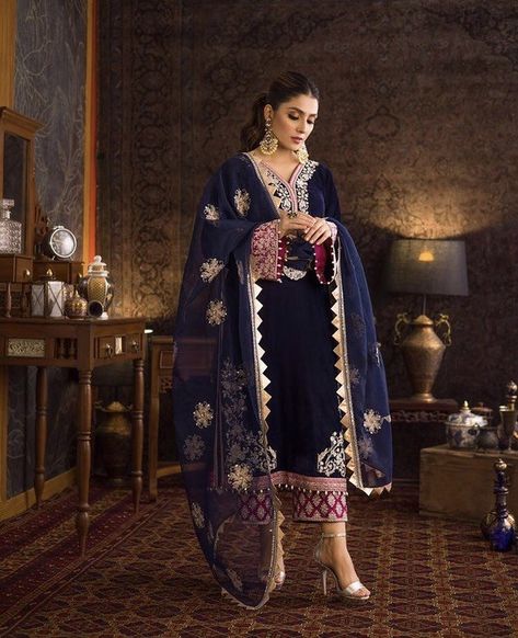 Navy Blue Velvet Dress, Velvet Suit Design, Zainab Chottani, Suits Pakistani, Punjabi Suits Designer Boutique, Pakistani Salwar, Velvet Dress Designs, Blue Velvet Dress, Navy Blue Velvet