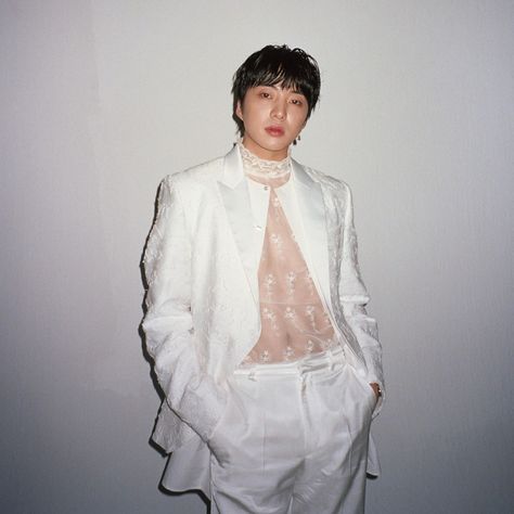 Cannes Mens Fashion, Gnc Wedding Outfit, Ethereal Suit Men, Futuristic White Outfit, Ethereal Suit, Androgynous Wedding Outfit, Ethereal Outfit Men, Pastel Suits For Men, Gender Neutral Wedding Outfit