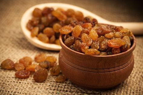 Raisins Benefits, Fenugreek For Hair, Water Retention Remedies, Pregnancy Meal Plan, Lose Water Weight, Constipation Remedies, Diet Chart, Water Retention, Idee Pasto Sano