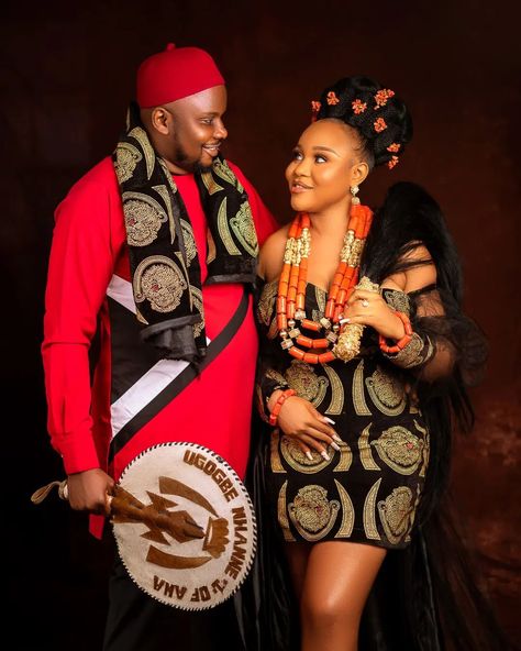 Igbo love is a family you make.💖 . Bride @ada_egovin . . . . . . . . . . . . . . . . . . . . . #igboweddings #igbowedding #igbobride #igbankwu #igboweddingsonline #iwoevents Igbo Attire, Igbo Bride Traditional Weddings, Igbo Culture, Igbo Traditional Wedding, Igbo Bride, Nigerian Traditional Wedding, Igbo Wedding, Accessories Beads, African Suit