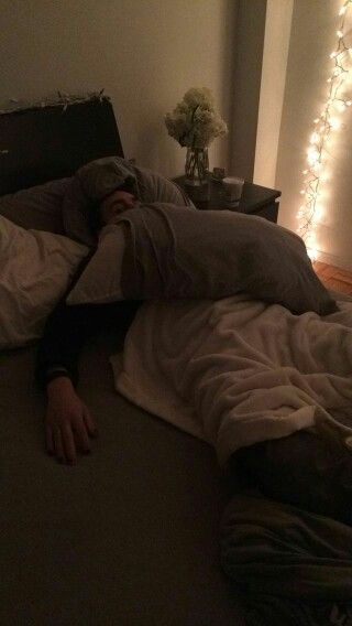 Chester was clearly worn out. Boyfriend Sleeping Snapchat, Boyfriend Sleeping, Petty Girl, Emo Love, Ghost Photos, Photos Tumblr, Boy Photography Poses, Boyfriend Goals, Tumblr Boys