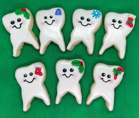 #ChristmasCookies #Tooth #Teeth #Cookies Dental Themed Cookies, First Tooth Cookies, Monster Christmas Cookies, Tooth Shaped Cookies, Teeth Christmas, Teeth Cookies, Tooth Cookies, Royal Icing, Christmas Cookies