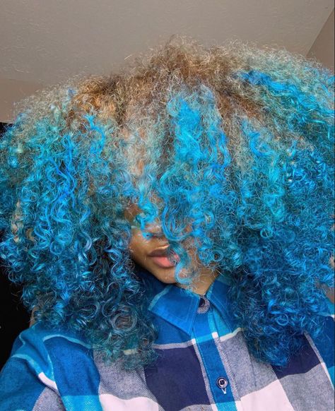 Blue Natural Hair, Dyed Curly Hair, Girl Hair Colors, Dyed Hair Inspiration, Dye Ideas, Colored Curly Hair, Dyed Natural Hair, Pretty Hair Color, Curly Girl Hairstyles