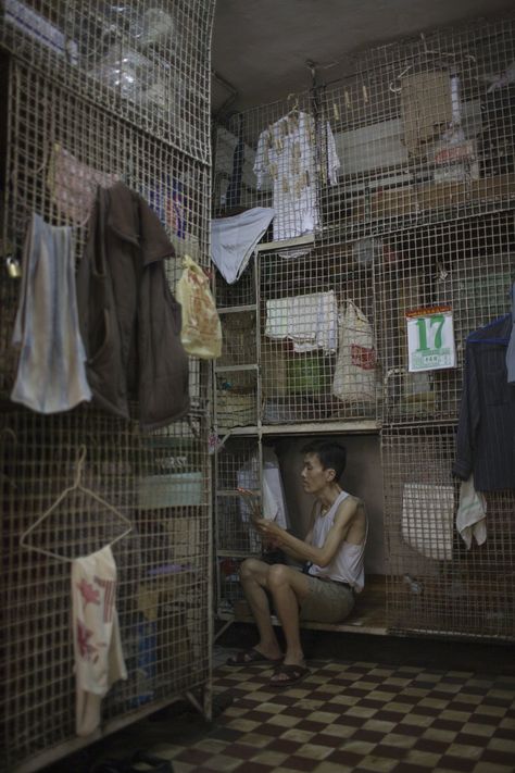 Just looking at these tiny shoebox apartments in Hong Kong will make you claustrophobic Read more: http://www.businessinsider.com/tiny-chinese-shoebox-apartments-are-claustrophobic-2015-2?op=1#ixzz3T4HYOinp Chinese Apartment, Tiny Living Space, Central Hong Kong, Man Made Island, Sport Portraits, China Hong Kong, Single Mothers, Tiny Living, Social Issues