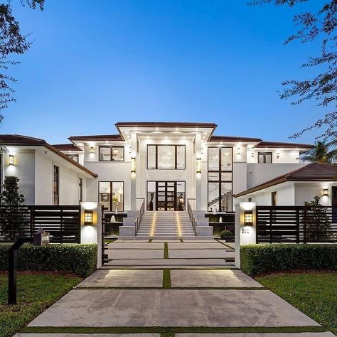 Modern Suburban House, White Mansion, Big Mansions, Mansion Exterior, Luxury Houses Mansions, Dream Life House, Suburban House, Modern Mansion, Mansions Luxury