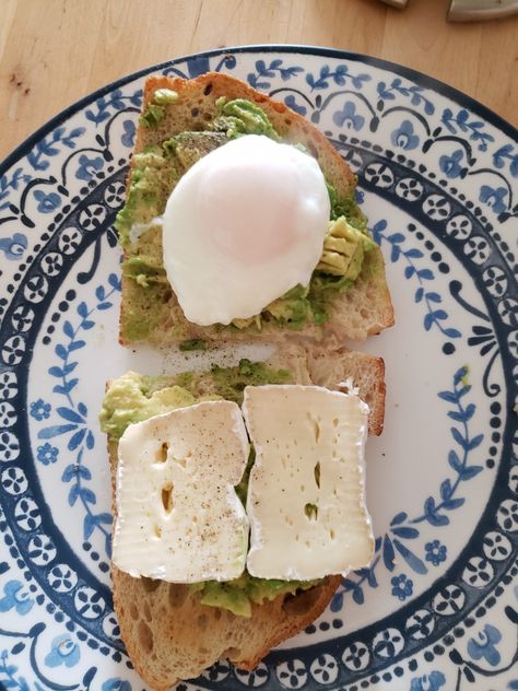 Poached egg and brie over avocado toast on sourdough bread. California Life 😘 Brie Toast, Fig And Brie, California Life, Brie Cheese, Poached Egg, Savory Breakfast, Poached Eggs, Sourdough Bread, Brie