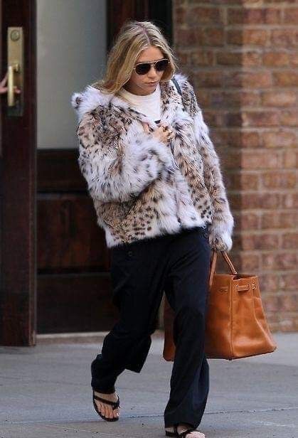 Leopard Print Fur Coat, Ashley Olsen Style, Ashley Mary Kate Olsen, Olsen Fashion, Olsen Twins Style, Twins Fashion, Kate Olsen, Olsen Twins, Mary Kate Olsen