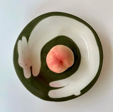 Hanna Kim, Diy Pottery Painting, Color Me Mine, Keramik Design, Pottery Crafts, Diy Pottery, Ceramics Pottery Art, Clay Art Projects, Clay Ceramics