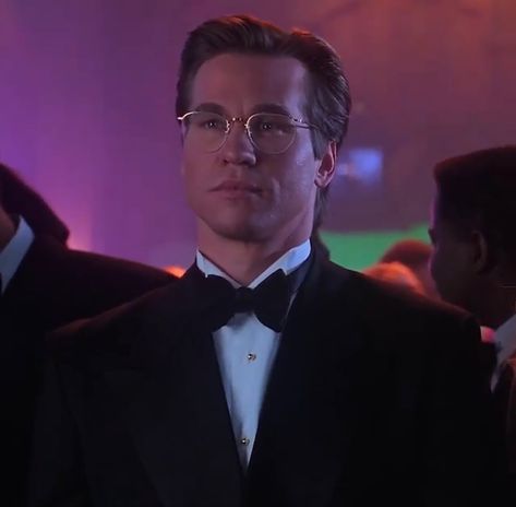 val kilmer as bruce wayne in batman forever (1995) 🦇❤️‍🔥 #valkilmer #batman #batmanforever #90smovies #90sheartthrobs #90s Bruce Wayne Val Kilmer, Val Kilmer 90s, Val Kilmer Aesthetic, Val Kilmer Iceman, Young Val Kilmer, Val Kilmer 80s, Val Kilmer Batman, Tom Kazansky, Batman Forever