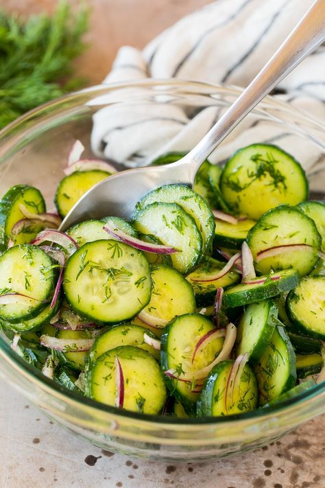 This cucumber dill salad is fresh sliced cucumbers, red onions and plenty of dill, all tossed together in a homemade dressing. A super easy side dish that is perfect for those hot summer days! Dill Salad, Cucumber Dill Salad, Blanching Green Beans, Friends Recipes, Cucumber Dill, Lemon Cucumber, Salads Recipes, Spinach Strawberry Salad, Cucumber Recipes