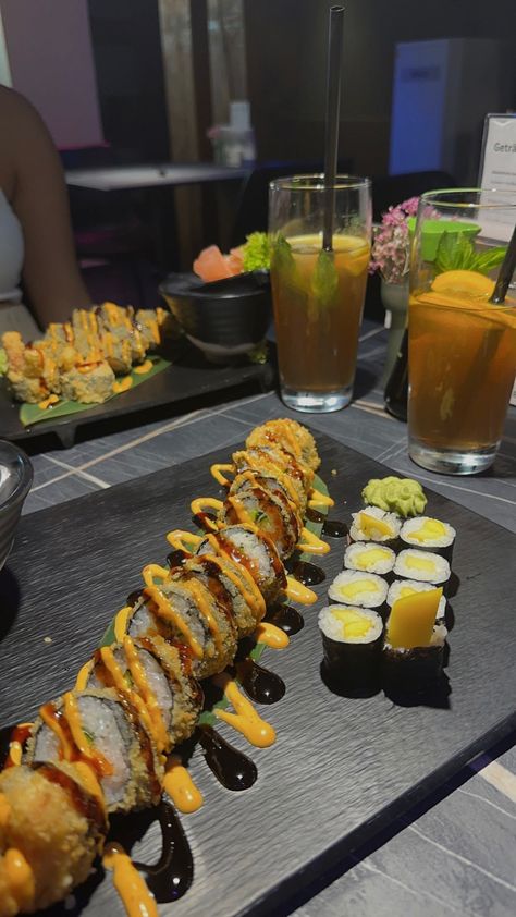 Food Images Instagram, Restau Snap, Fake Restaurant Snap, Restaurant Food Snapchat, Snap Food Restaurant, Sushi Snap, Sushi Dinner Aesthetic, Food Restaurant Instagram Story, Restaurant Snapchat