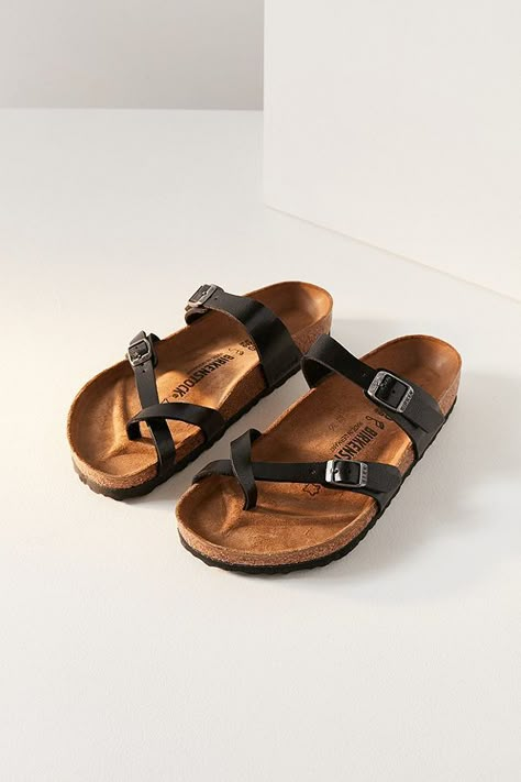 Brikenstoke Sandal, Birkenstock Slides, Cute Womens Shoes, Tokyo Street Fashion, 5 Dollars, Shoe Wardrobe, Birkenstock Sandals, Birkenstock Mayari, Comfy Shoes