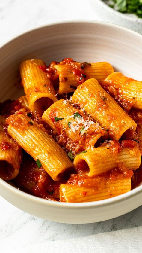 Rigatoni Pasta Recipes Vegetarian, Rigatoni Recipes Vegetarian, Rigatoni Vegetarian, Tomato Rigatoni, Rigatoni Pasta Recipes, Tomato Sauce Pasta, Tofu Bolognese, Paleo Vegetarian Recipes, Rigatoni Recipes