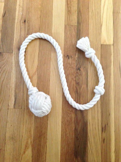 How to make a ball and rope dog toy - Tap the pin for the most adorable pawtastic fur baby apparel! You'll love the dog clothes and cat clothes! <3 Handmade Dog Toys, Homemade Dog Toys, Puppy Obedience Training, Diy Dog Toys, Rope Dog Toys, Best Dog Toys, Getting A Puppy, Rope Dog, Cat Supplies