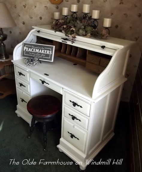 The Olde Farmhouse on Windmill Hill: Desk Makeover~How to Update an Oak Rolltop Desk Antique Makeover, Piano Seat, Refurbished Desk, Rolltop Desk, Solid Desks, Desk Makeover Diy, Desk Redo, Farmhouse Desk, Painted Bunting