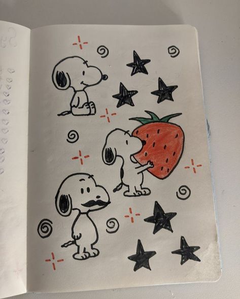 Cute Snoopy Drawing, Cute Journal Pages Aesthetic, Easy Snoopy Drawings, Drawing Decoration Ideas, Scrapbook Ideas Drawing, Snoopy Drawing Easy, Doodles For School, School Doodles Drawings, Snoopy Sketch