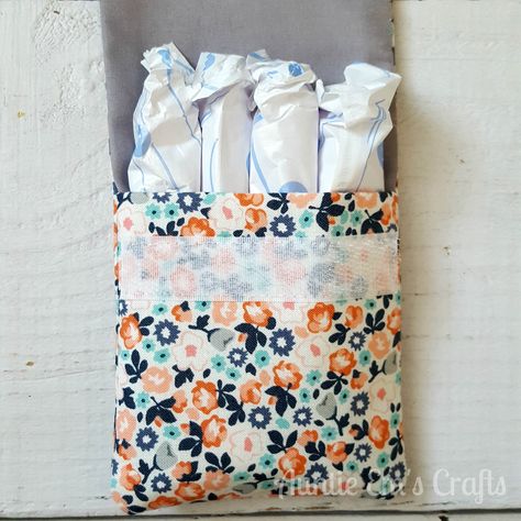 Tampon Pouch Pattern Free, Tampon Bag Diy, Diy Tampon Holder, Tampon Pouch, Tampon Holder, Quick Projects, Padded Pouch, Pouch Diy, Sewing Machine Projects