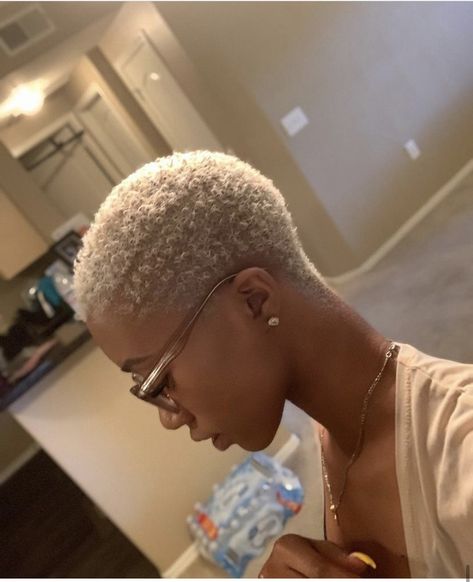 Buzzed Hair Women, Short Bleached Hair, Hair Ideas For Women, Short Platinum Blonde Hair, Big Chop Natural Hair, Natural Hair Haircuts, Short Dyed Hair, Shaved Heads, Short Natural Haircuts