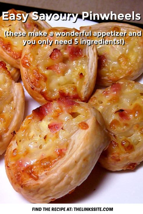 These Savoury Pinwheels are so easy to make and they are a great party appetizer. Plus they only require 5 ingredients! thelinkssite.com #pinwheels #appetizers #appetizerrecipe #partyfood #fingerfood Pinwheels Appetizers, Savoury Slice, Pin Wheels, Savoury Snacks, Pinwheel Recipes, Party Appetizers Easy, Savory Appetizer, Party Appetizer, Easy Appetizer Recipes