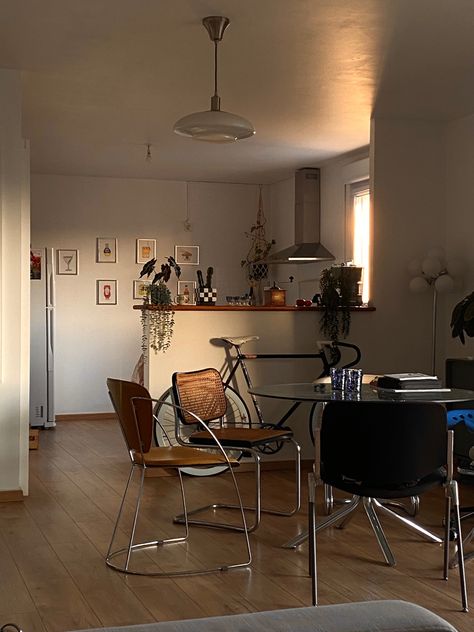 #homedecor #home #interior #marcelbreuer #70s 70s Apartment Aesthetic, 70s Apartment, Apartment Aesthetic, Safe Place, Room Inspo, Home Interior, Apartment, Home Decor, Home Décor